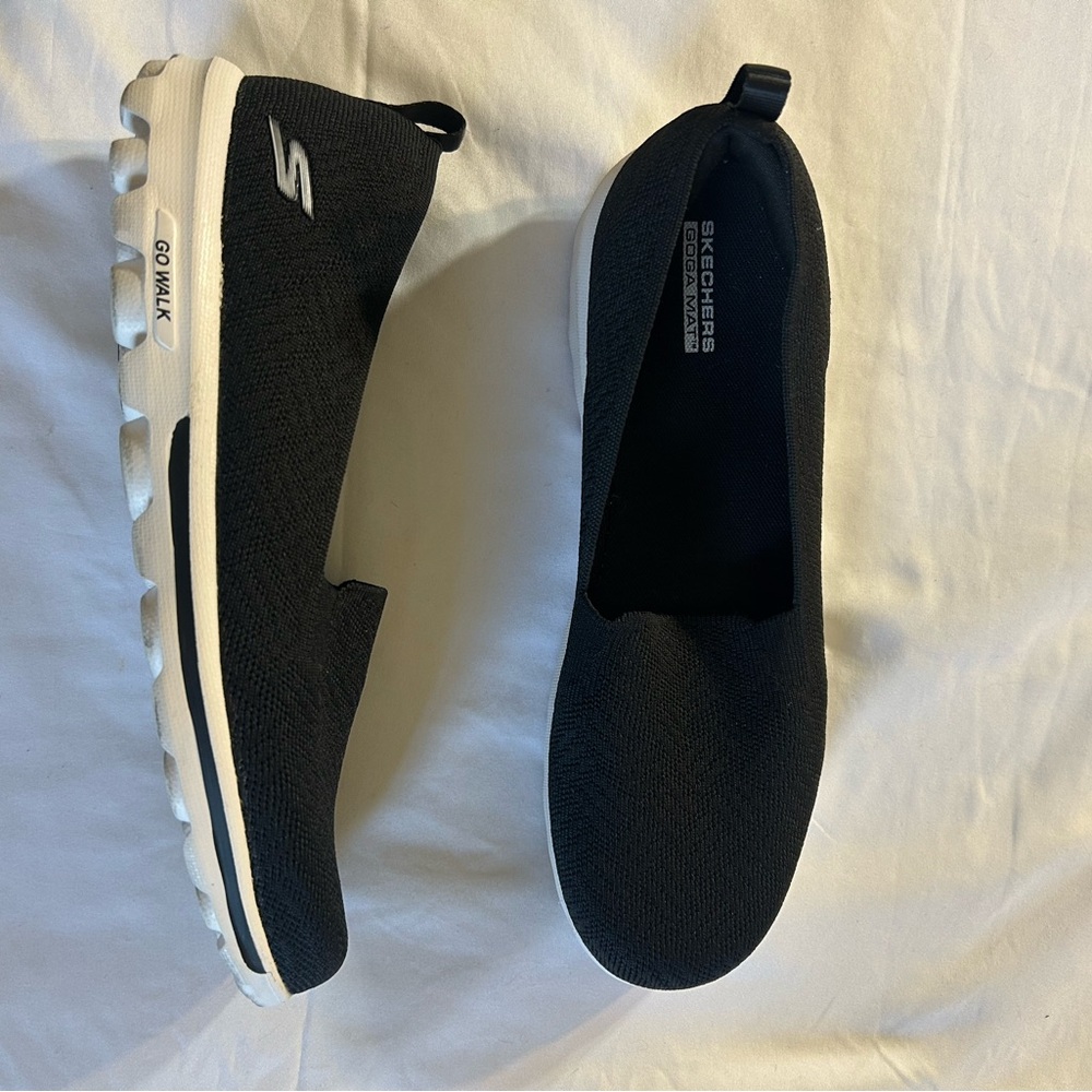 Skechers Women's Black Slip-On Sneakers